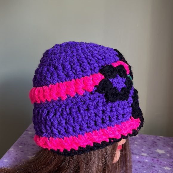 Crochet flower beanie medium acrylic double strings new - Picture 9 of 9